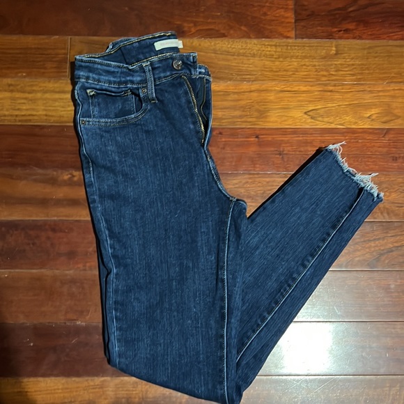 Levi’s - Picture 2 of 5